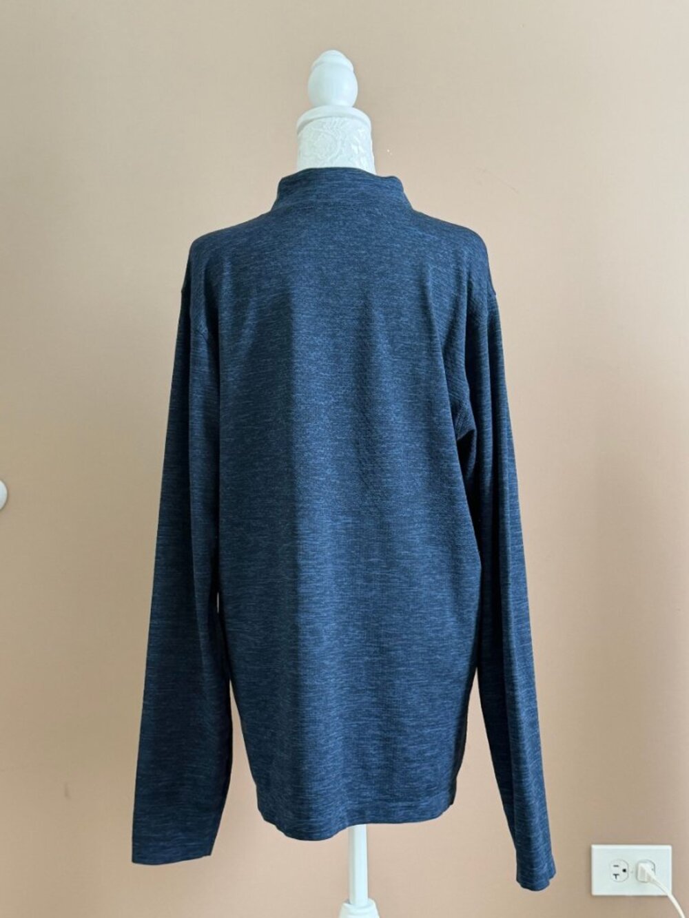 George Washington University pullover - Picture 3 of 4
